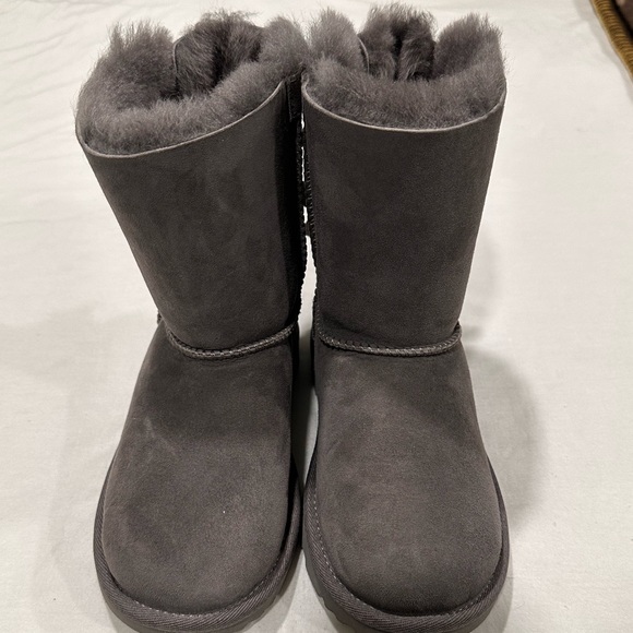 Girls UGG Bailey Bow Boot - Picture 6 of 6